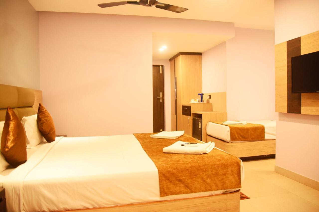 Hotel Om International Gokarna  Exteriör bild